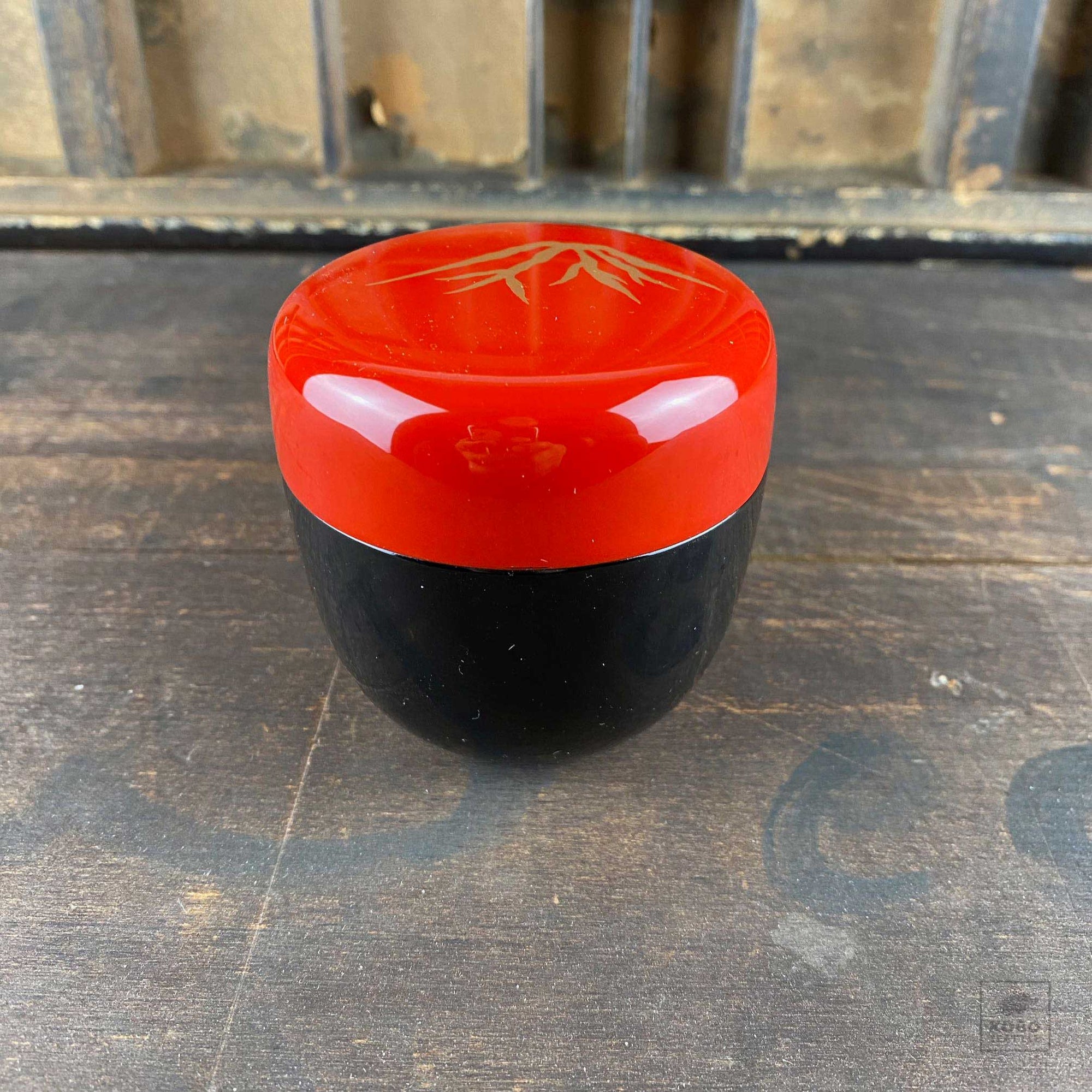 Lacquered Container with Lid and Golden Mt. Fuji
