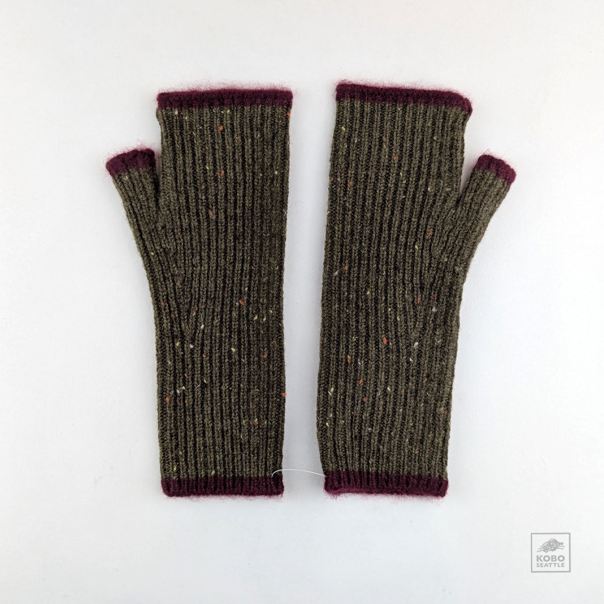 Cashmere Ribbed Fingerless Gloves - Forest/Red