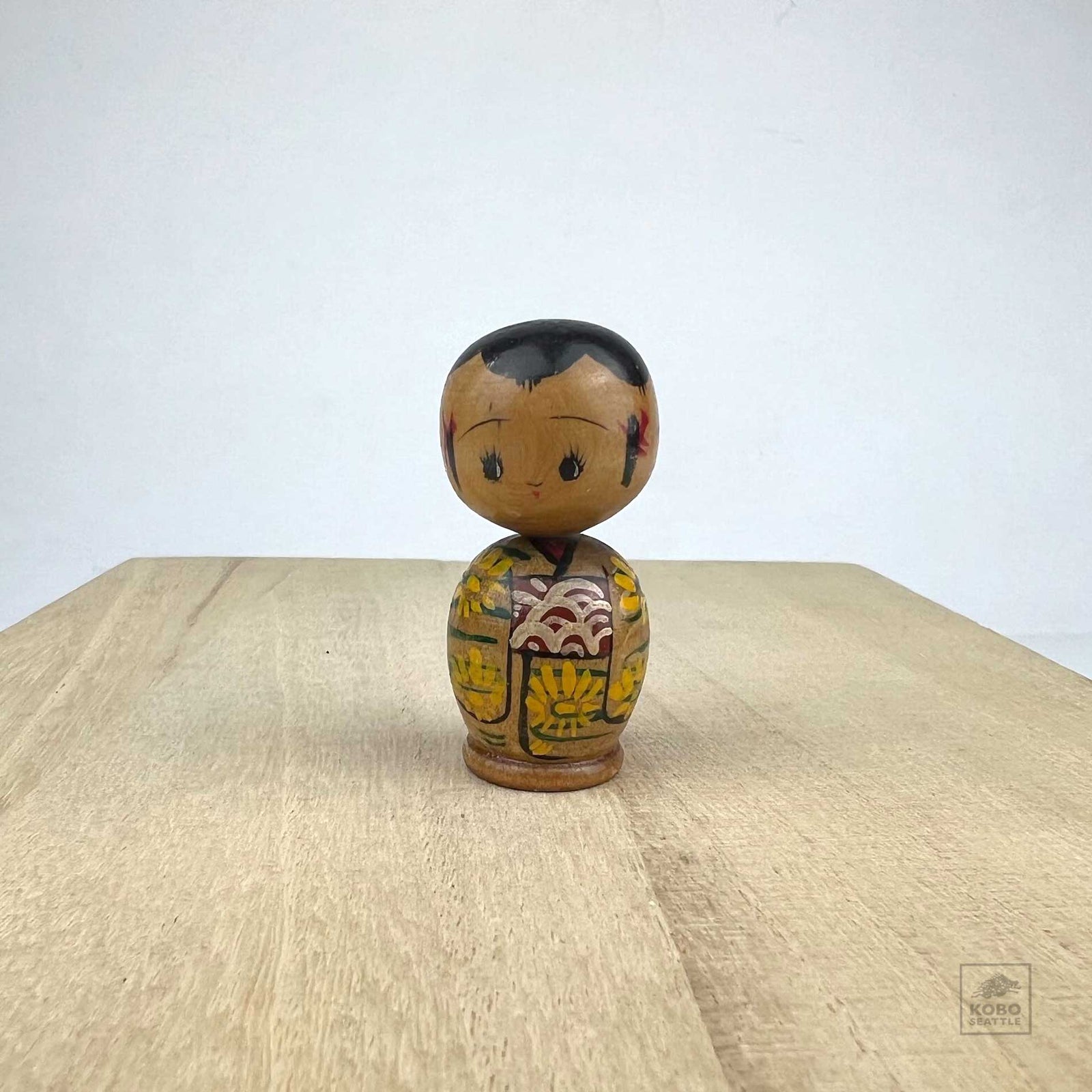 Kokeshi 50 - Yellow flowers