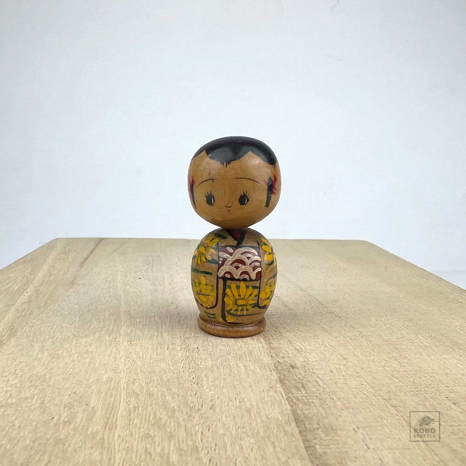 Kokeshi 50 - Yellow flowers