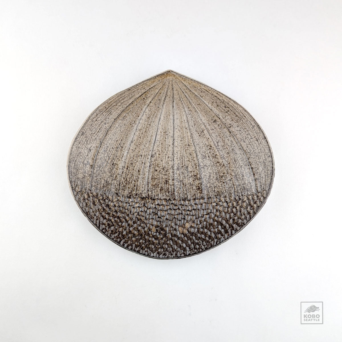 Chestnut Plate 11 by Liang Yin-Chen