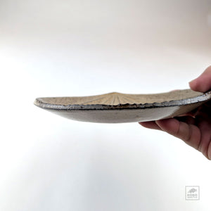 Chestnut Plate 11 by Liang Yin-Chen