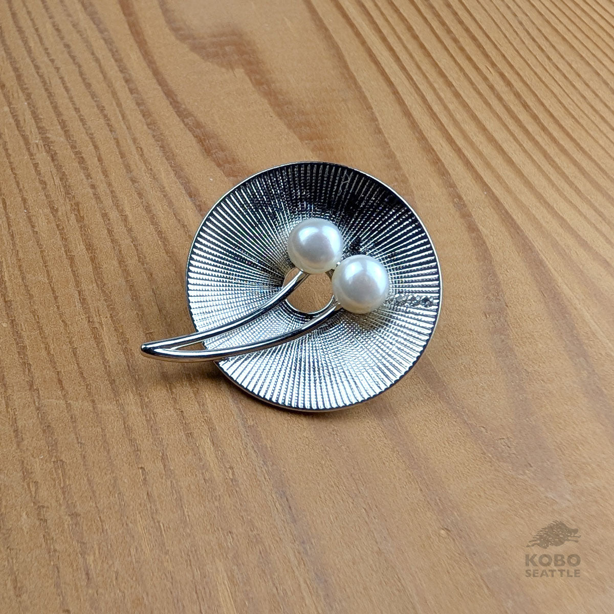 Kouei En Brooch
